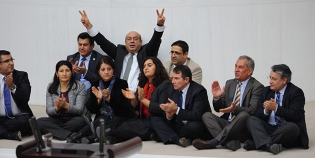 Gazeteci Mehmet Tezcan: HDP çatırdayacak!