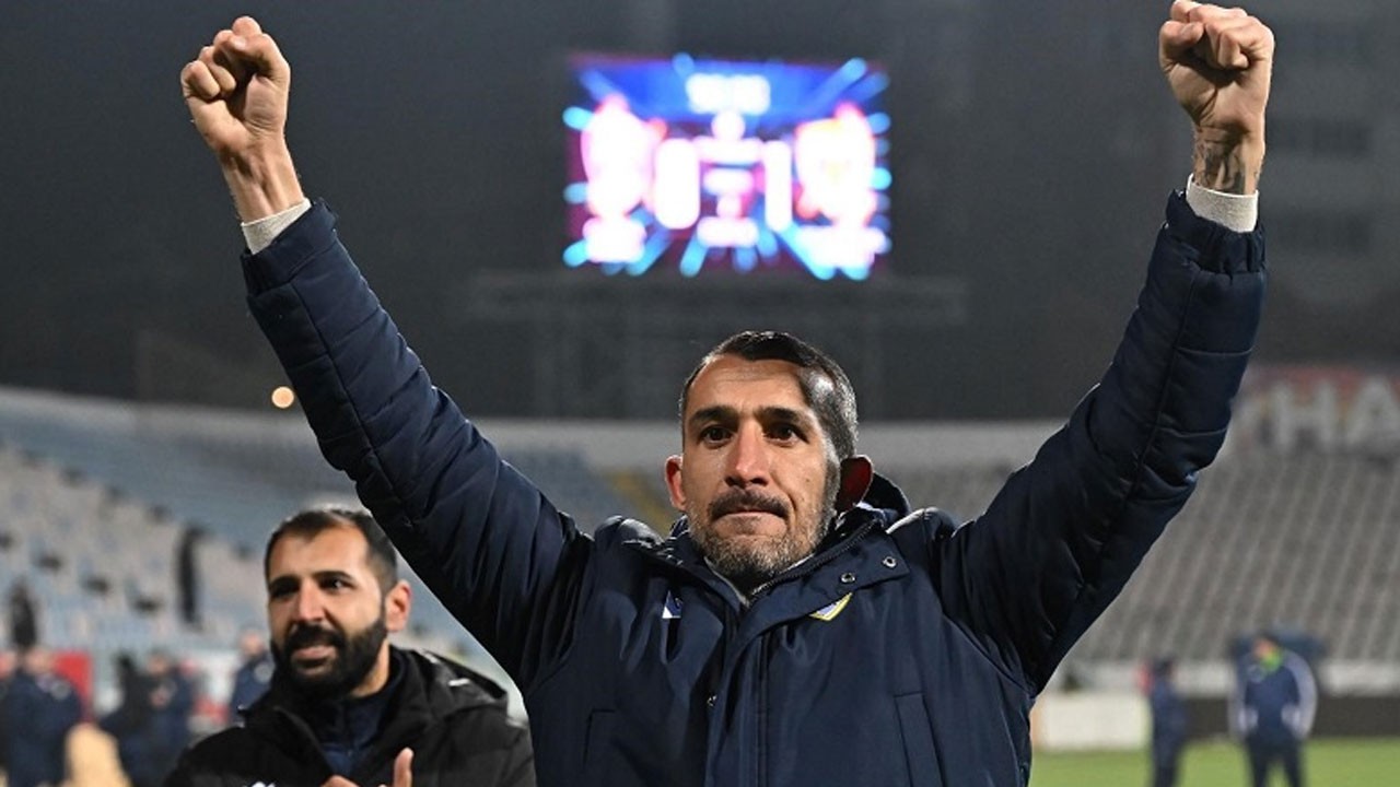 Mehmet Topal, Romanya kulübüyle yeniden anlaştı