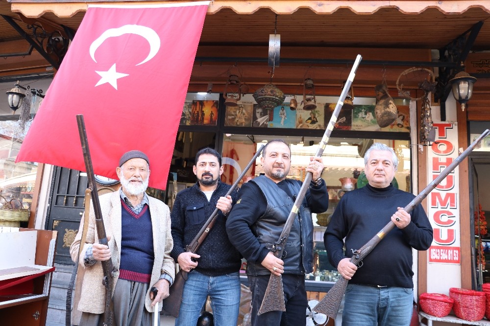 Mehmetçiğe antika silahlarla destek 