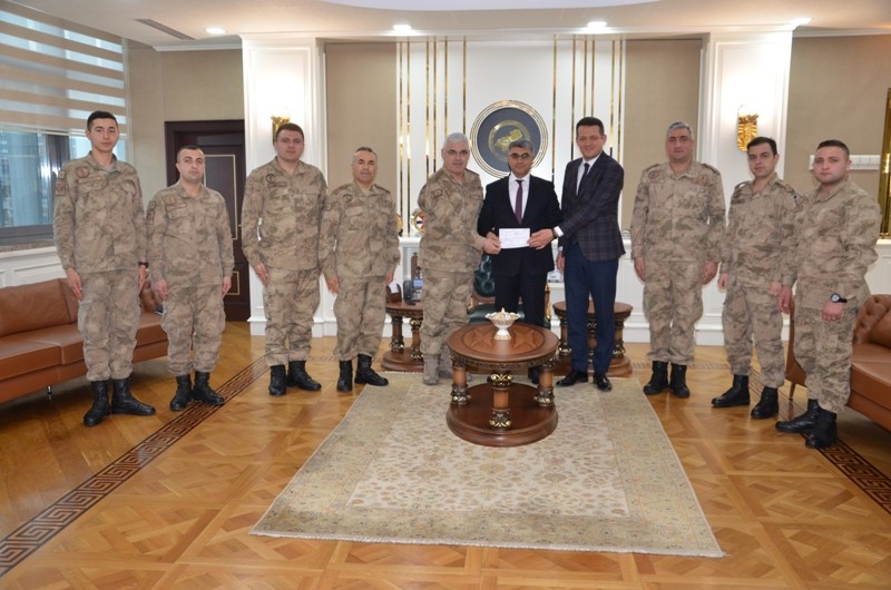 Mehmetçik depremzedeler için 129 bin TL topladı 