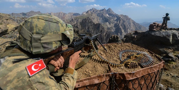 Mehmetçik hainleri vurdukça ses kravatlı teröristlerden çıktı