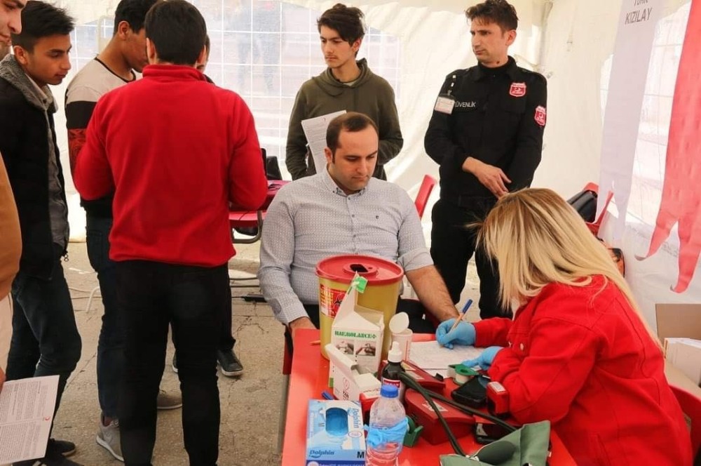 Mehmetçik için kan bağışında bulundular 