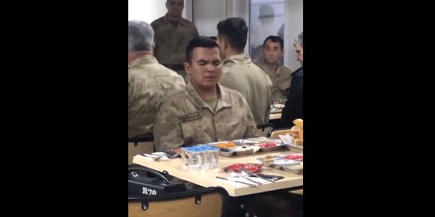 Mehmetçik iftar öncesi Kur’an okudu