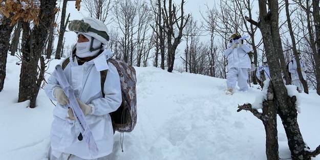 Mehmetçik sahaya indi... Hainler kıskaca alındı