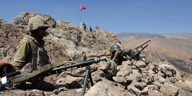 Mehmetçik sınırda kahramanlık destanı yazıyor
