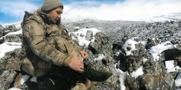 Mehmetçik'e çorap ören Melek teyzeye jandarmadan teşekkür