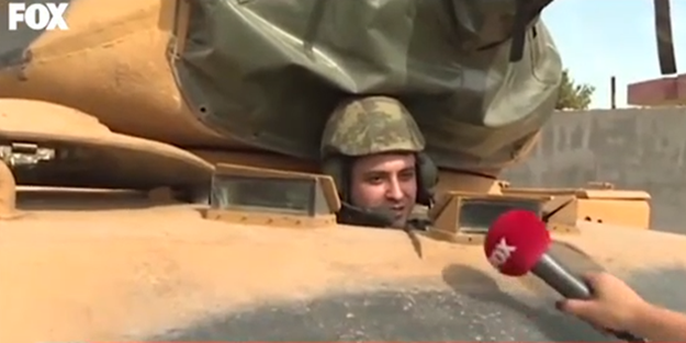 Mehmetçik'in FOX muhabirine verdiği cevap gönülleri fethetti!