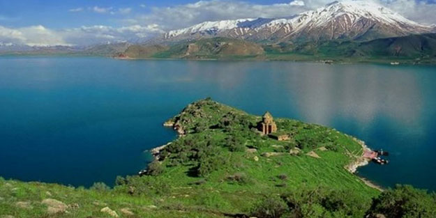 Mehmetçik'in eğitimi sırasında Van Gölü'nde yaşayan yeni balık türü bulundu