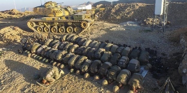Mehmetçikten 2 bin 900 metrede bayram namazı