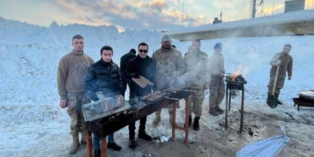 Mehmetçik'ten Kato Dağı'nda mangal keyfi!