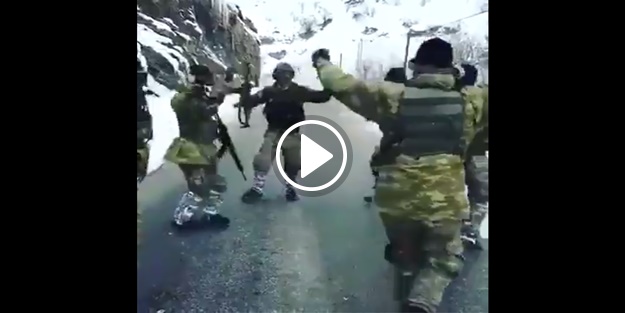 Mehmetçik'ten operasyon sonrası kutlama!