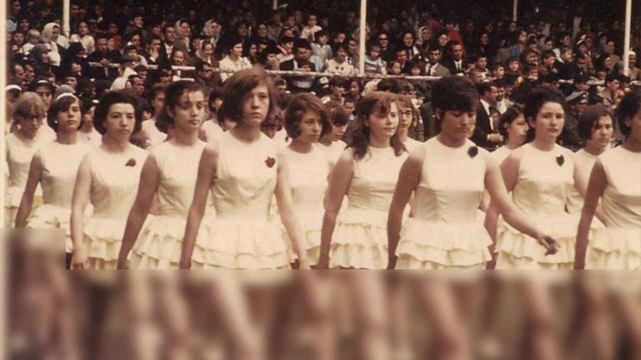 Mehter kıyafeti yerine mini etek giyselerdi CHP memnun olurdu! Milli bayramda ecdat düşmanlığı