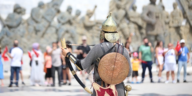 Mehteran Birliği, Şehitler Abidesi'nde