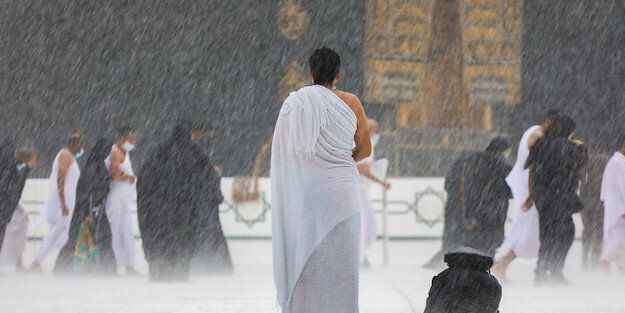 Mekke-i Mükerreme'de fırtına ve sağanak sebebiyle eğitime bir gün ara verildi