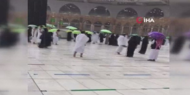 Yer Kabe! Sağanak yağış bile engel olamadı