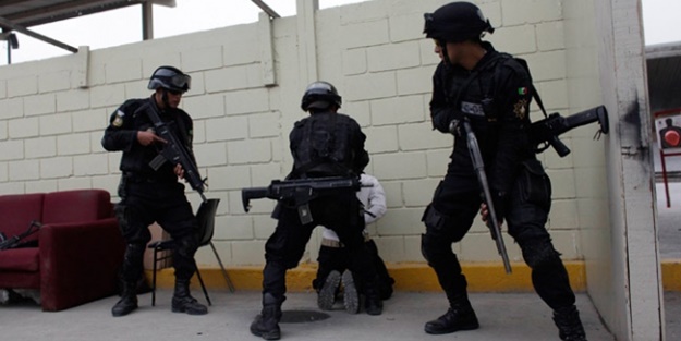 Meksika'da 12 kartel üyesi öldürüldü