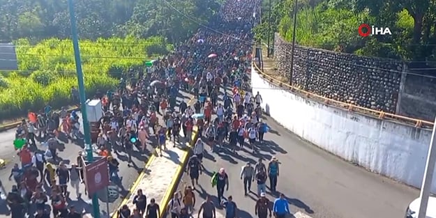 Meksika’da 4 bin kişilik göçmen kafilesi yola çıktı