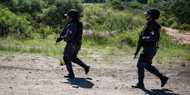 Meksika'da 5 polis öldürüldü