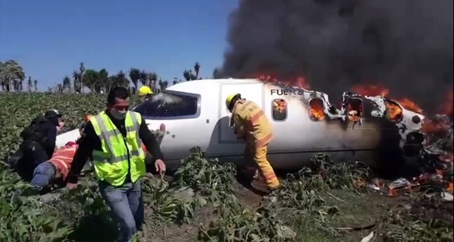 Meksika'da askeri uçak düştü: 6 ölü