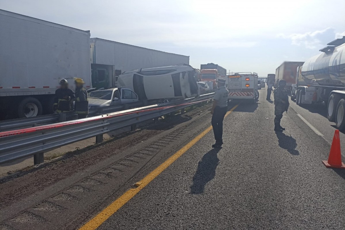 Meksika'da en az 20 araç birbirine girdi: 2 ölü, 40 yaralı