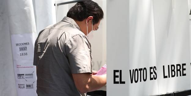 Meksika'da halk, 5 eski devlet başkanı için referanduma gitti!