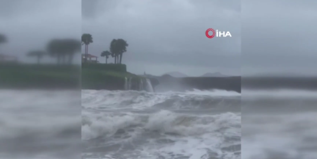 Ülkeyi kasırga vurdu! Korkunç görüntüler