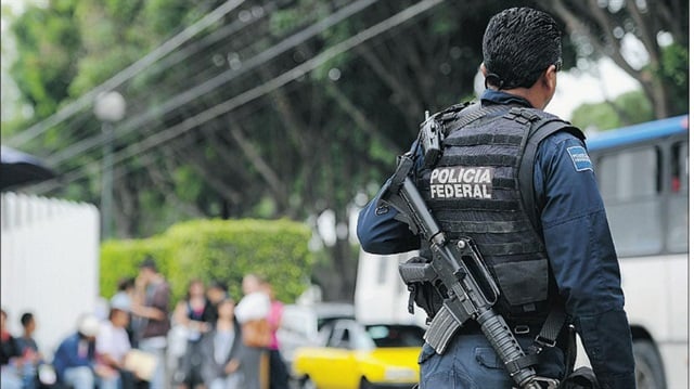 Meksika'da kurşun geçirmez araçlarla polise saldırdılar