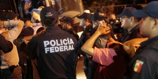 Meksika'da öğretmenlerden protesto