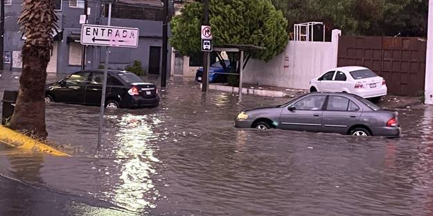 Meksika'da şiddetli yağışlar sele neden oldu