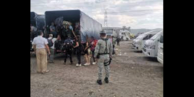 Meksika'da tır dorsesinde 310 düzensiz göçmen yakalandı