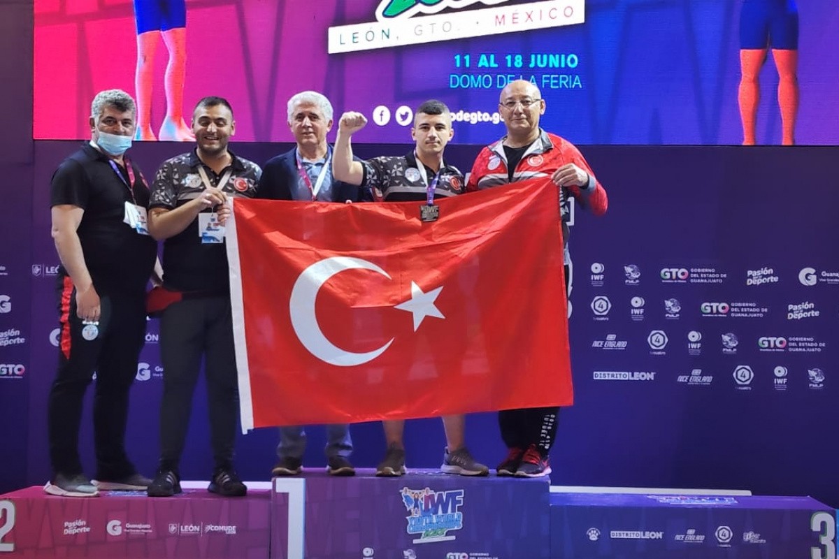 Meksika'da Yaşar Karaca'dan gümüş madalya