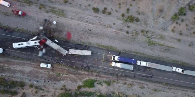Meksika'da yolcu otobüsü kaza yaptı: Ölüler var