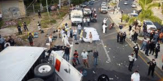 Meksika’daki tır kazasında ölenlerin sayısı 55’e çıktı