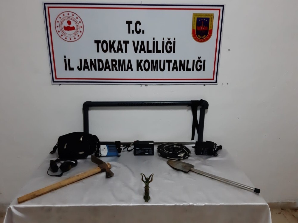 Melek figürlü heykeli jandarma kurtardı 