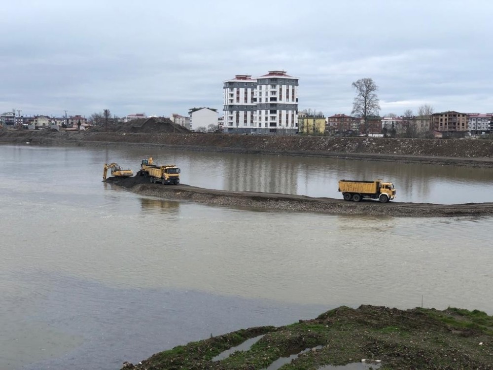 Melet’te temizlik sürüyor 