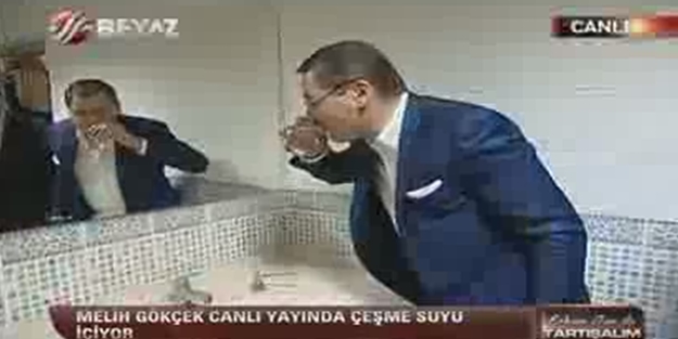 Melih Gökçek canlı yayında musluk suyu içti