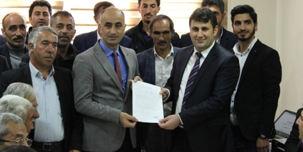 Melik Yaşar Kimdir? Ak Parti Çat Belediye Başkan adayı Melik Yaşar