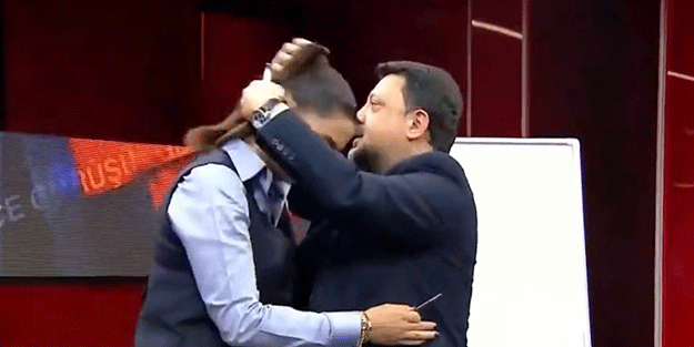Melik Yiğitel, canlı yayında Hande Fırat’a sarıldı! Böyle teselli mi olur dedi ve...