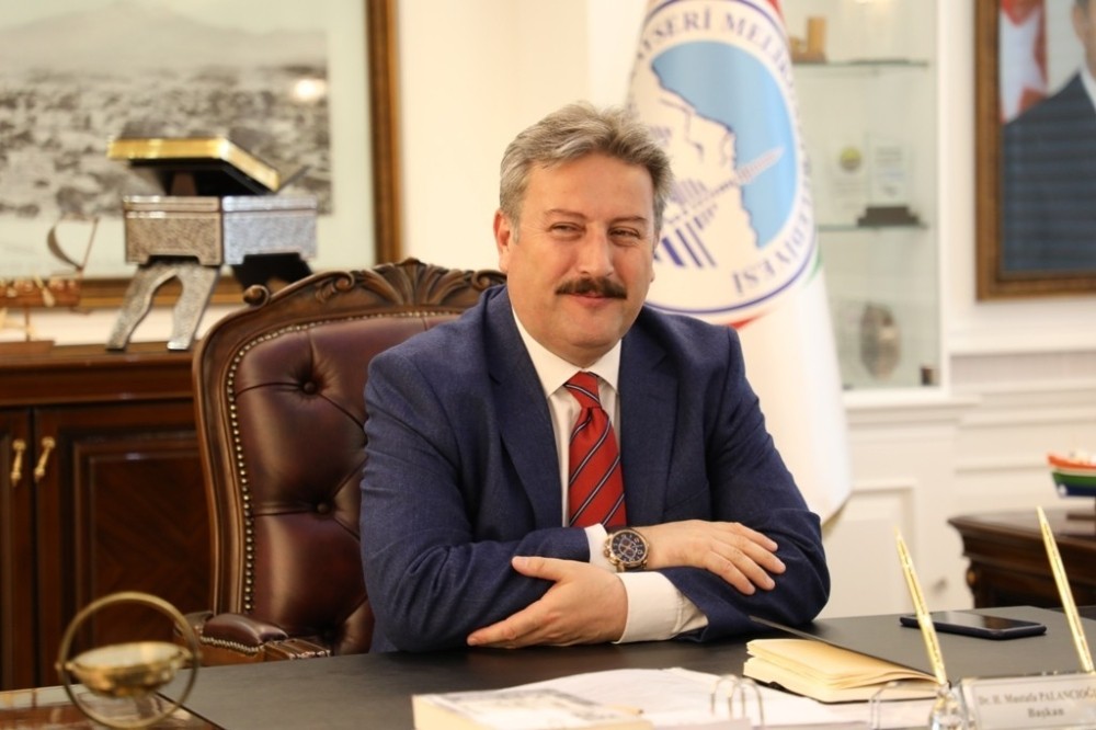 Melikgazi Belediye Başkanı Dr. Mustafa Palancıoğlu Altın madalya kazanan Kayserili sporcuyu tebrik etti 