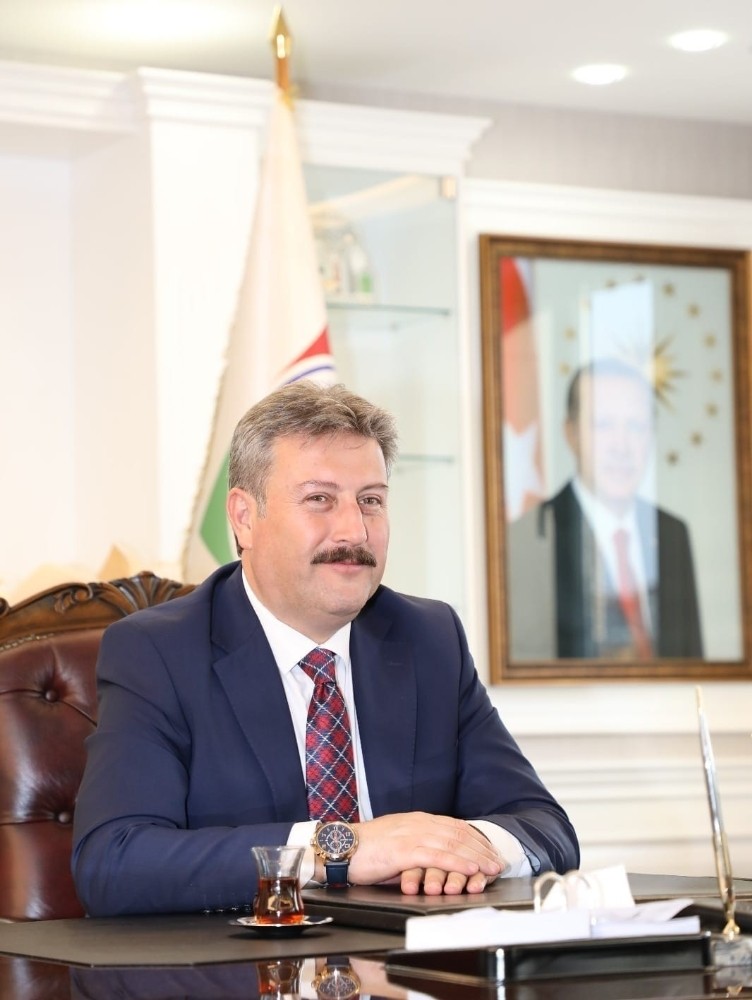 Melikgazi Belediye Başkanı Dr. Mustafa Palancıoğlu, “Melikgazi Belediyespor Genç Voleybol Takımı Çorum’da şehrimizi temsil edecek” 