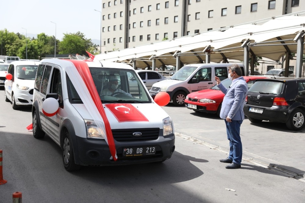 Melikgazi Belediyesi 30 bin iaşe paketini ihtiyaç sahiplerine ulaştırdı 