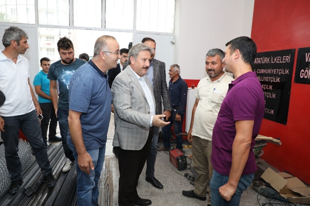 Melikgazi Belediyesi okullarda bakım onarım çalışması başlattı 