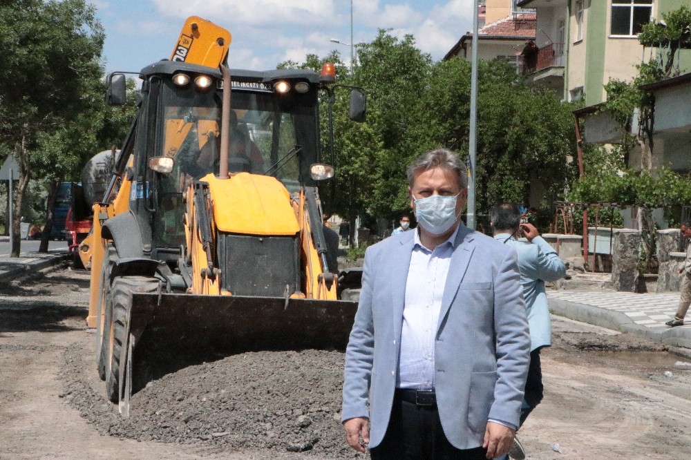 Melikgazi Belediyesi pandemi sürecini fırsatını çevirdi, 28 bin ton asfalt serdi 