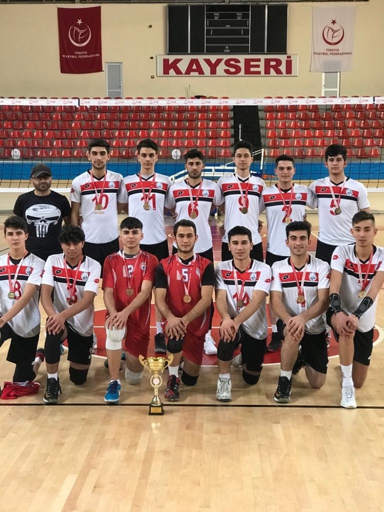 Melikgazi Belediyespor Voleybol Takımı Türkiye Grup Müsabakası Yolunda 