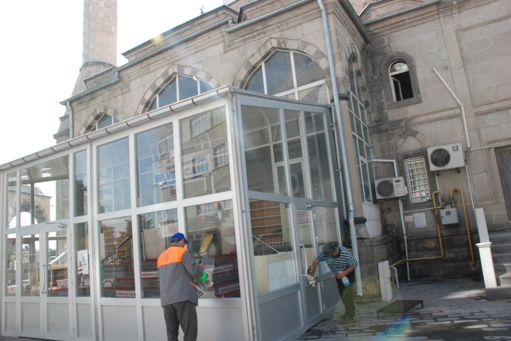 Melikgazi’de camiler bayram namazına hazır 