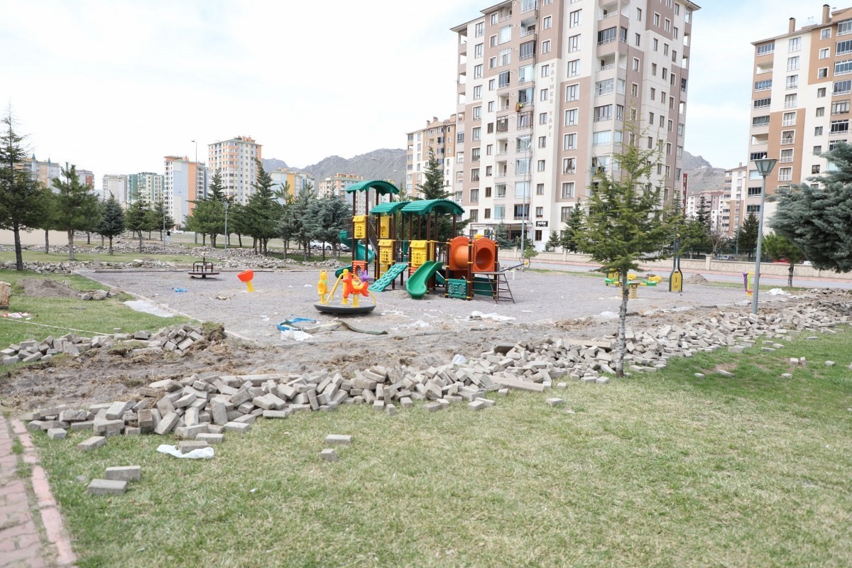 Melikgazi'de Şairler Parkı'nda yapım çalışmaları sürüyor