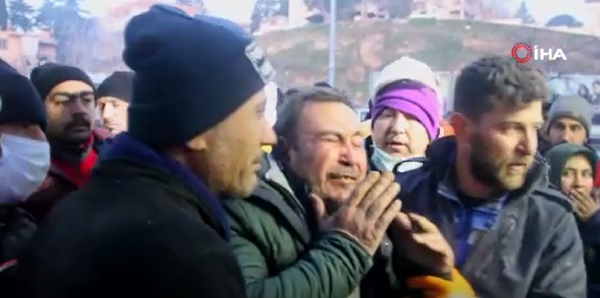 Melisa hayata tutundu! 51 saat sonra baba ve kızı kavuştu
