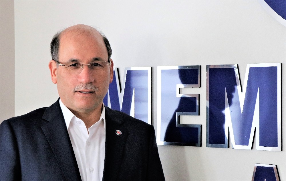 Memur-Sen işten çıkarılan belediye çalışanları için alanlara iniyor 