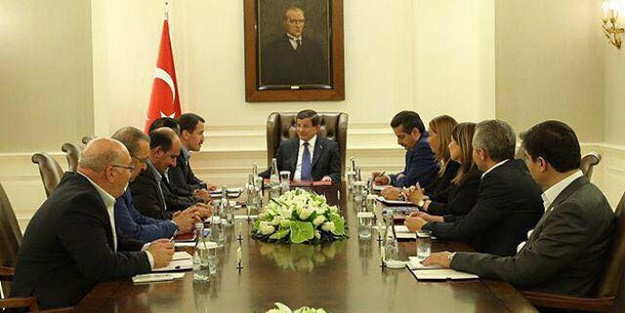 Memur-Sen yönetimi Davutoğlu ile görüştü