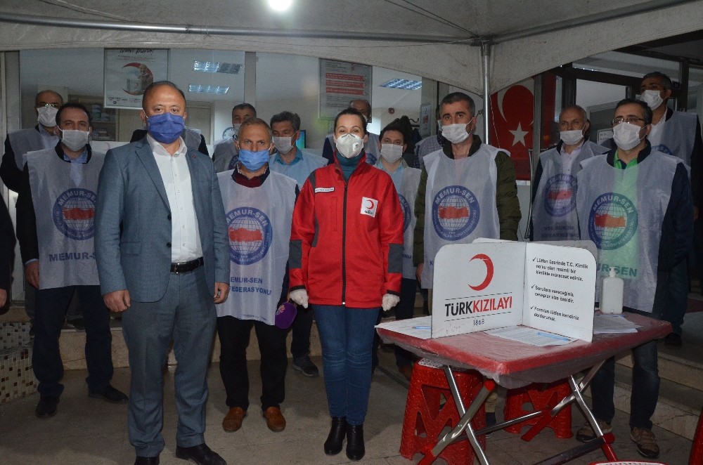 Memur-Sen’den Kızılay’a kan desteği 